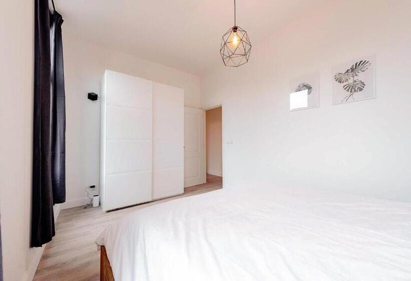 جناح مزود بتراس, Lvm Stays