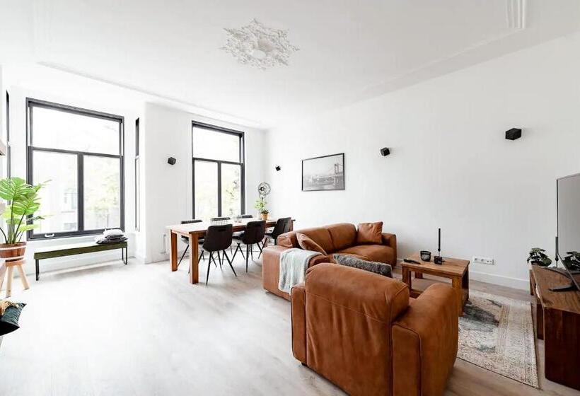 جناح مزود بتراس, Lvm Stays