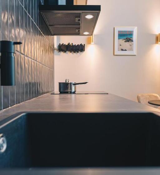 Quarto Estandar Interior, Lvm Stays