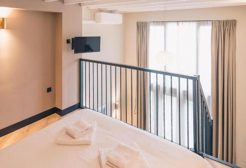 غرفة قياسية داخلية, Lvm Stays