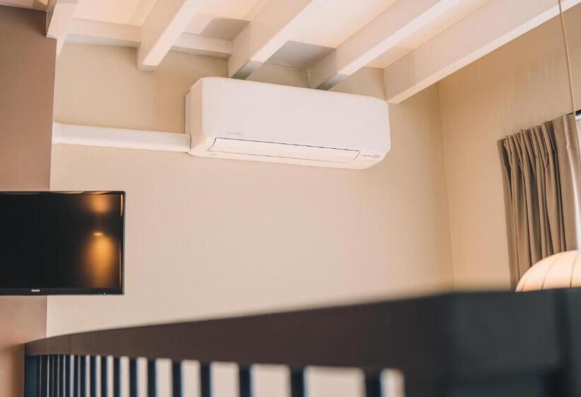 غرفة قياسية داخلية, Lvm Stays