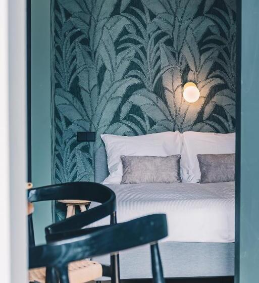 غرفة قياسية رباعية مزودة بشُرفة, Lvm Stays