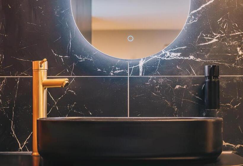 غرفة قياسية رباعية مزودة بشُرفة, Lvm Stays