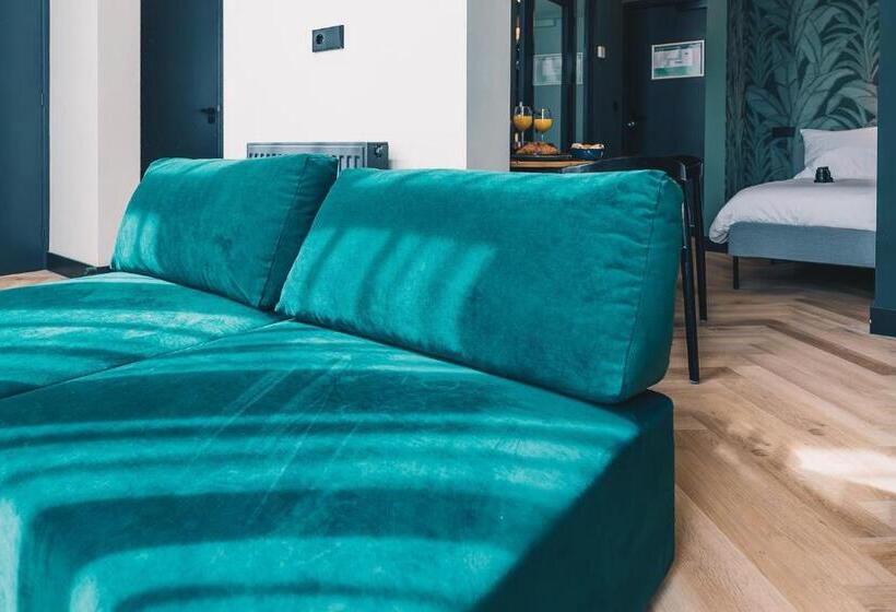 غرفة قياسية رباعية مزودة بشُرفة, Lvm Stays