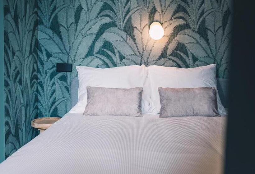 غرفة قياسية رباعية مزودة بشُرفة, Lvm Stays