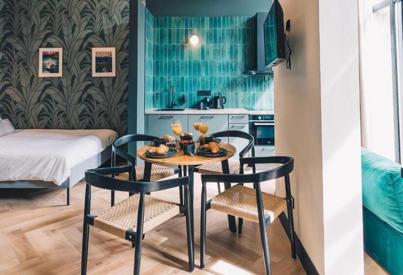Quarto Quadruple Standart com Varanda, Lvm Stays