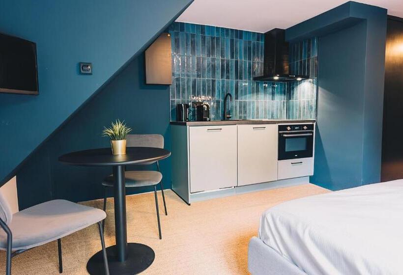 غرفة قياسية, Lvm Stays