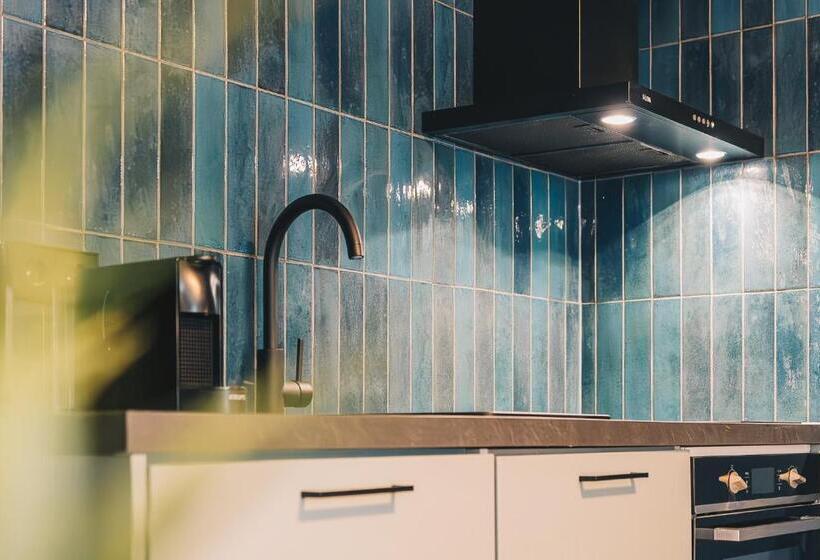 غرفة قياسية, Lvm Stays