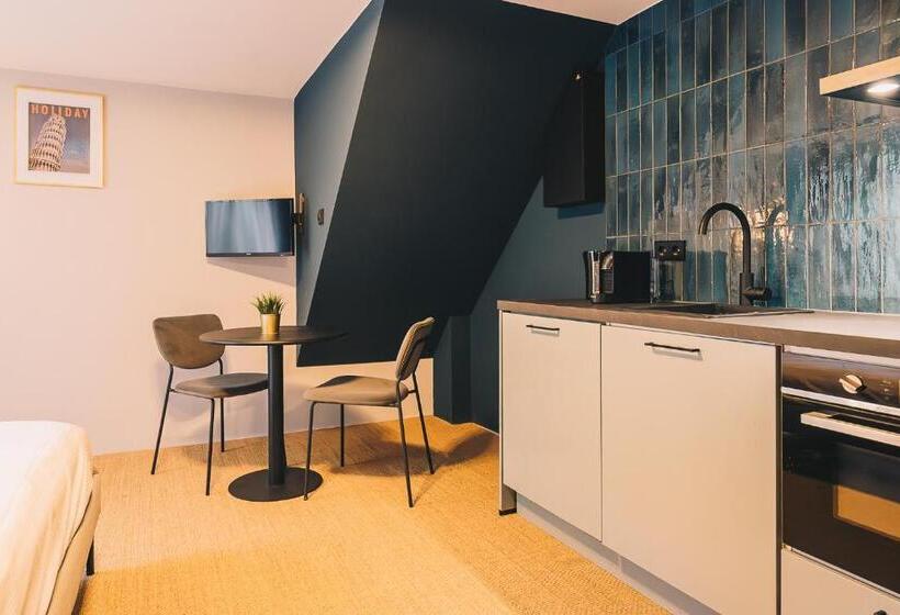 غرفة قياسية, Lvm Stays