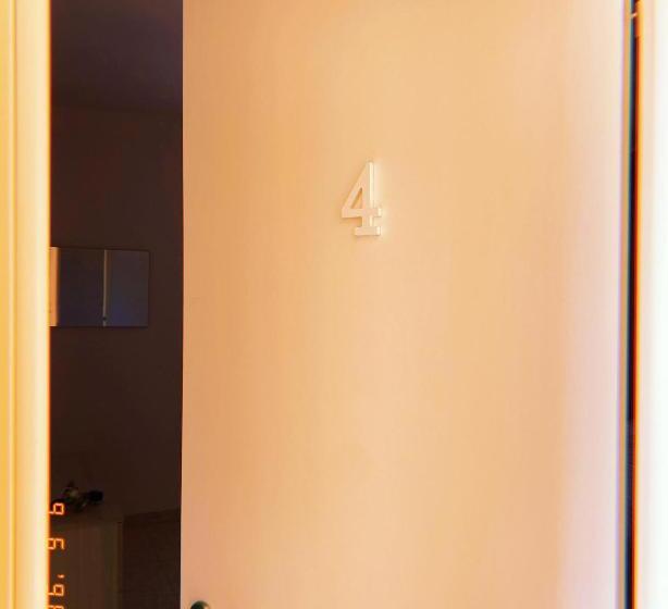 غرفة قياسية, La Casa Del Giglio