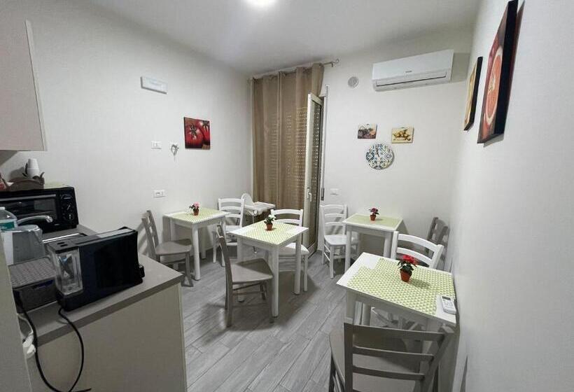 اتاق اکونومی, Le Camere Del Villaggio