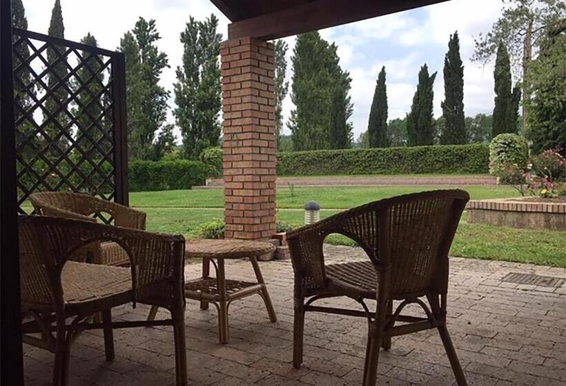 Четырехместный Номер Стандарт Вид на Сад, Giunti Agriturismo & Camere