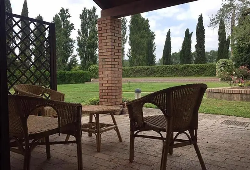Standard Neljän Hengen Huone Puutarhanäkymä, Giunti Agriturismo & Camere