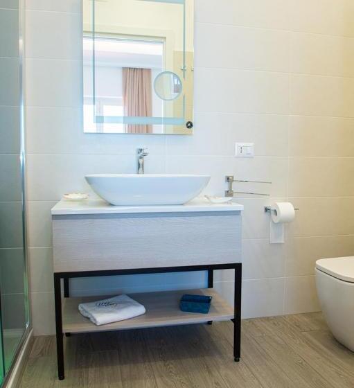 اتاق لوکس با چشمانداز دریا, Mbaccimari B&b