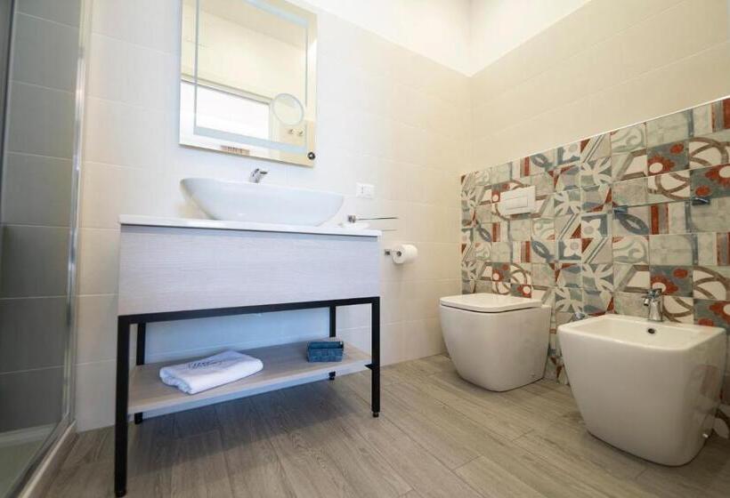 اتاق لوکس با چشمانداز دریا, Mbaccimari B&b