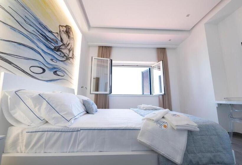 اتاق لوکس با چشمانداز دریا, Mbaccimari B&b