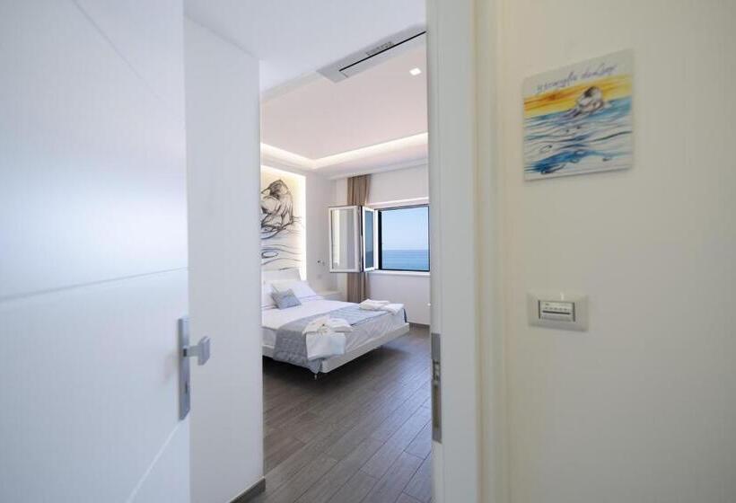 اتاق لوکس با چشمانداز دریا, Mbaccimari B&b