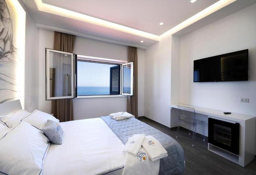 اتاق لوکس با چشمانداز دریا, Mbaccimari B&b