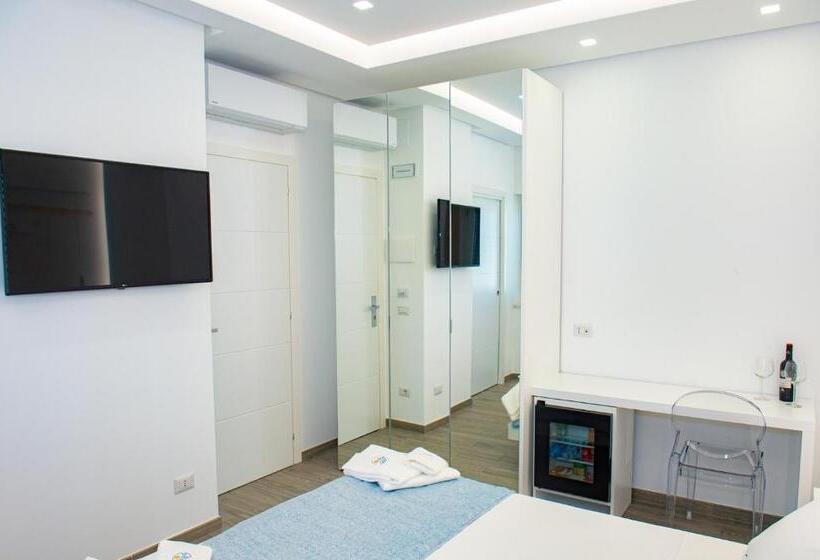 اتاق لوکس با چشمانداز دریا, Mbaccimari B&b