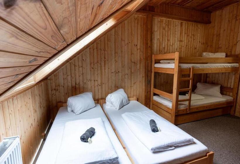 浴室共有スタンダード４人用ルーム, Penzion A Restaurace Kamínek