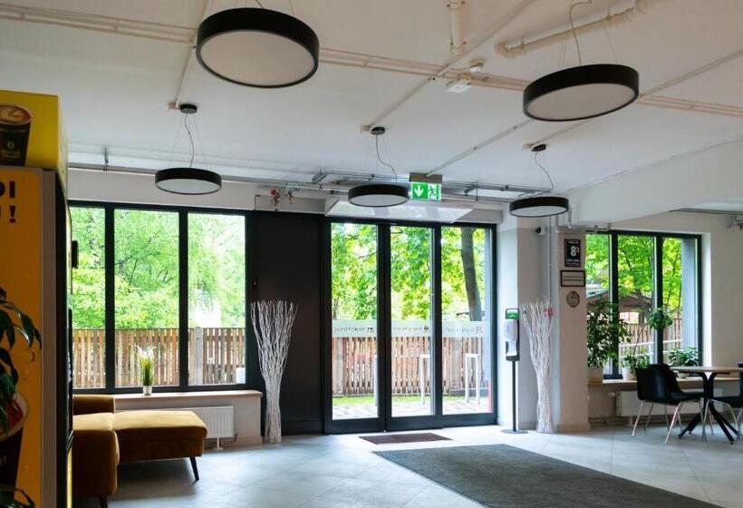 اتاق اکونومی یک تخته, Youthments   Student