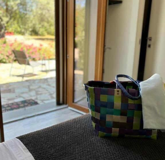 דירת שני חדרים, Rosso Di Sera