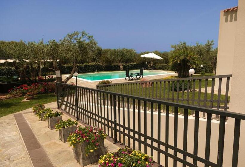 דירת חדר נוף לבריכה, Rosso Di Sera