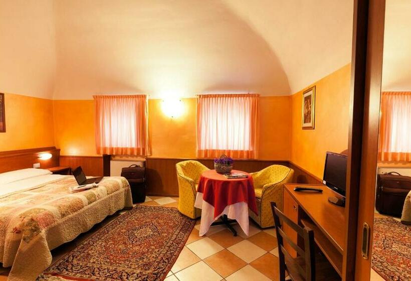 Camera Standard, Antica Fonte