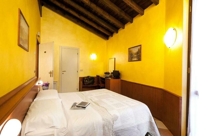 Camera Standard, Antica Fonte