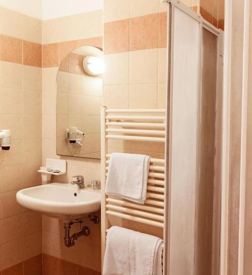 Camera Tripla Standard, Antica Fonte