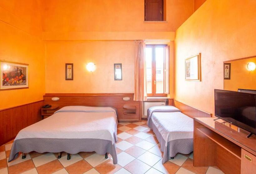 Camera Tripla Standard, Antica Fonte