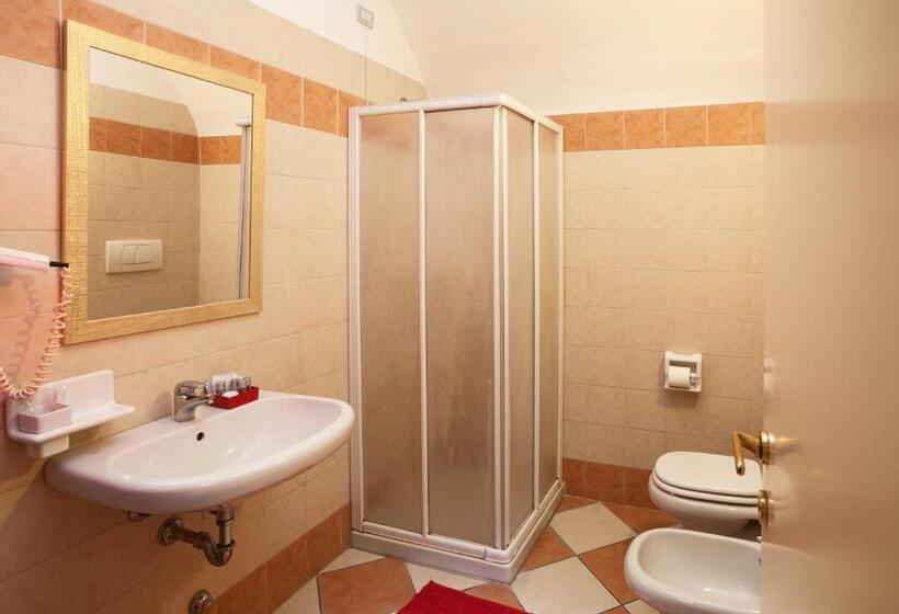 Camera Quadrupla Standard, Antica Fonte