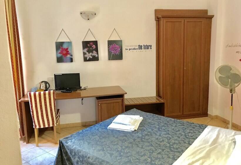 标准单人间共用浴室, Edy Milano