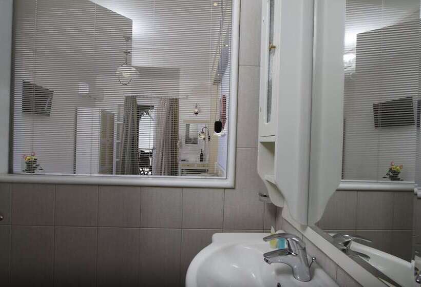 Номер Deluxe с Гидромассажем, Katerina