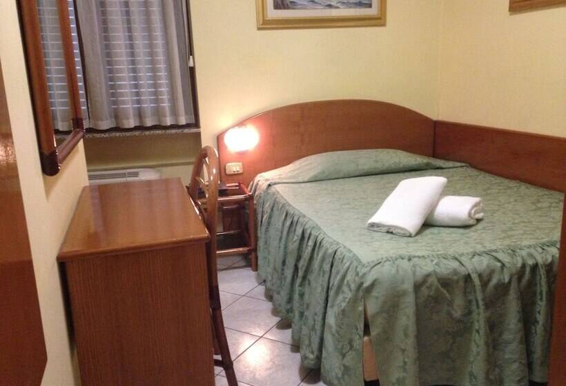 اتاق استاندارد یک نفره, La Caravella