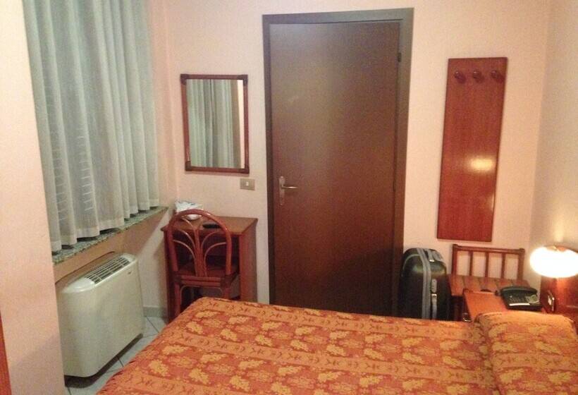 اتاق استاندارد یک نفره, La Caravella