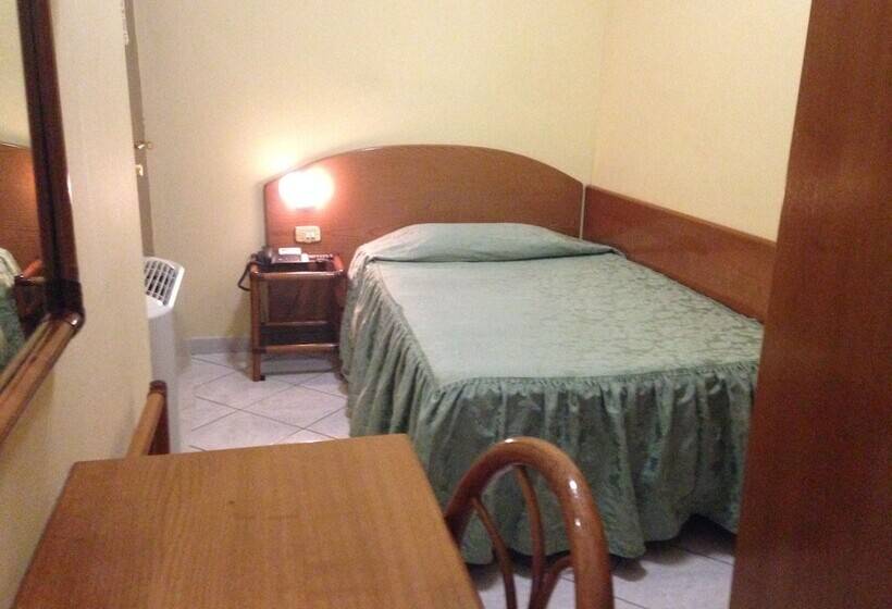 اتاق استاندارد یک نفره, La Caravella