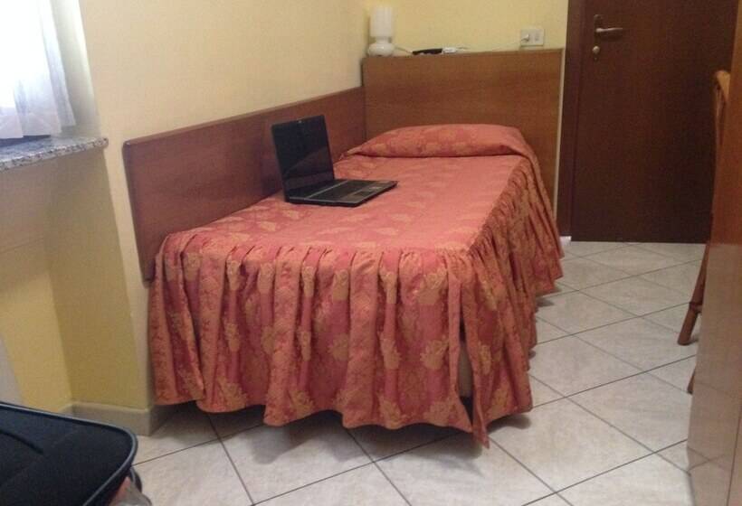 اتاق استاندارد یک نفره, La Caravella