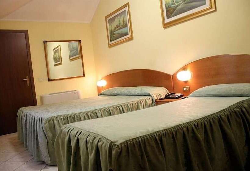 اتاق استاندارد سه نفره, La Caravella