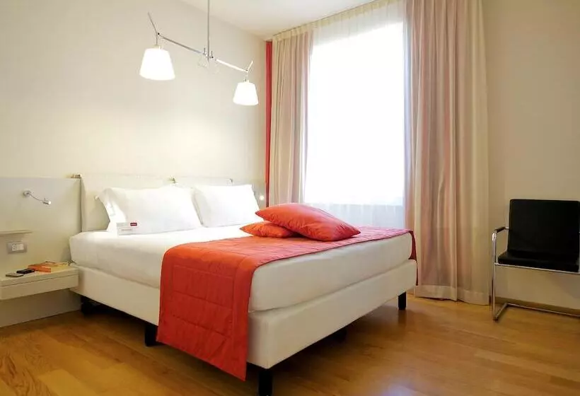 ダブルベッドのクラシックルーム, Mercure Milano Solari