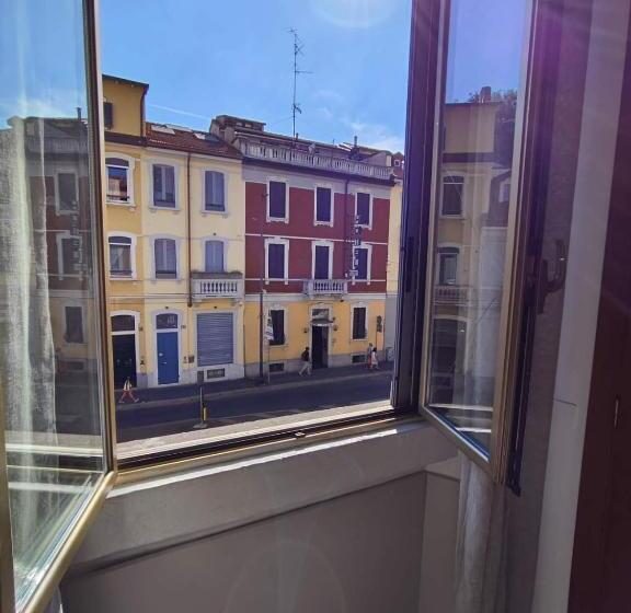 标准三人间, Mondial