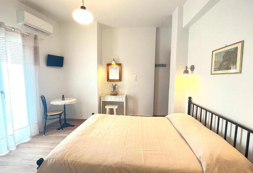 اتاق استاندارد با بالکن و چشم‌انداز دریا, Pefkakia Park