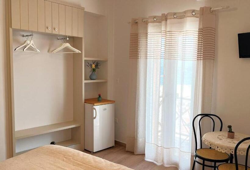 اتاق استاندارد با بالکن و چشم‌انداز دریا, Pefkakia Park