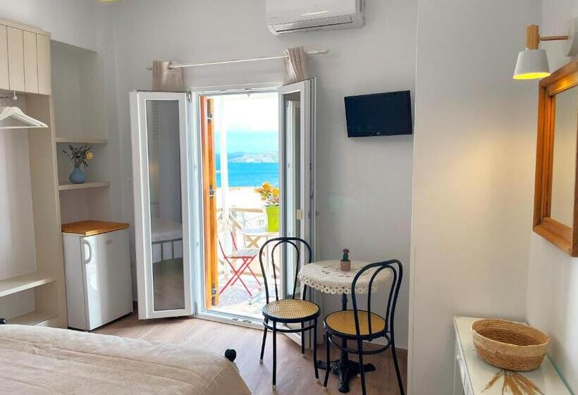 اتاق استاندارد با بالکن و چشم‌انداز دریا, Pefkakia Park