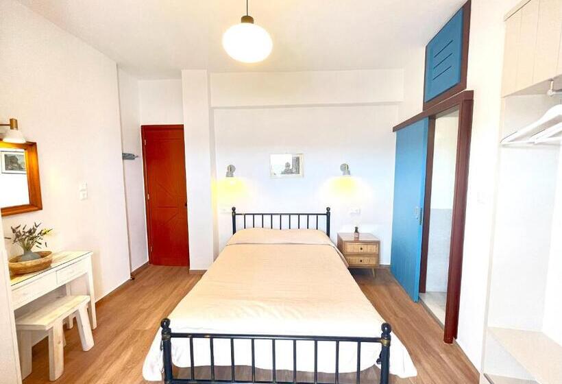 اتاق استاندارد با بالکن و چشم‌انداز دریا, Pefkakia Park