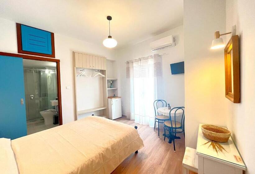 اتاق استاندارد با بالکن و چشم‌انداز دریا, Pefkakia Park