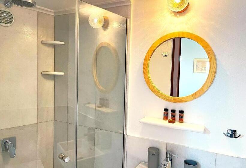 اتاق استاندارد سه نفره, Pefkakia Park