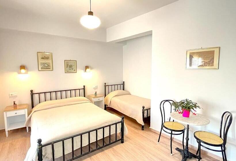 اتاق استاندارد سه نفره, Pefkakia Park