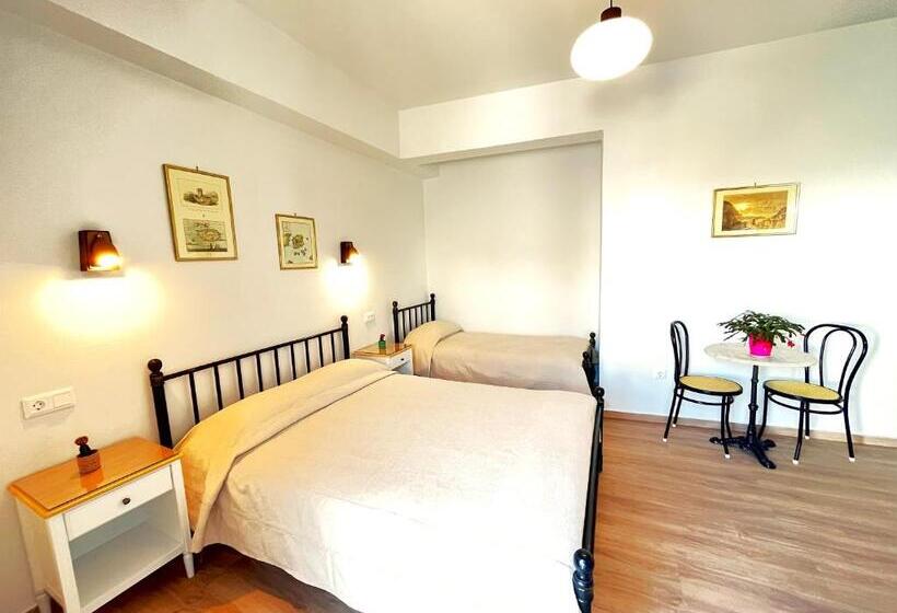 اتاق استاندارد سه نفره, Pefkakia Park