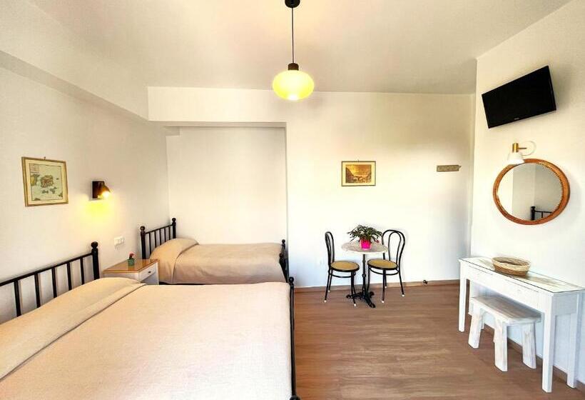 اتاق استاندارد سه نفره, Pefkakia Park